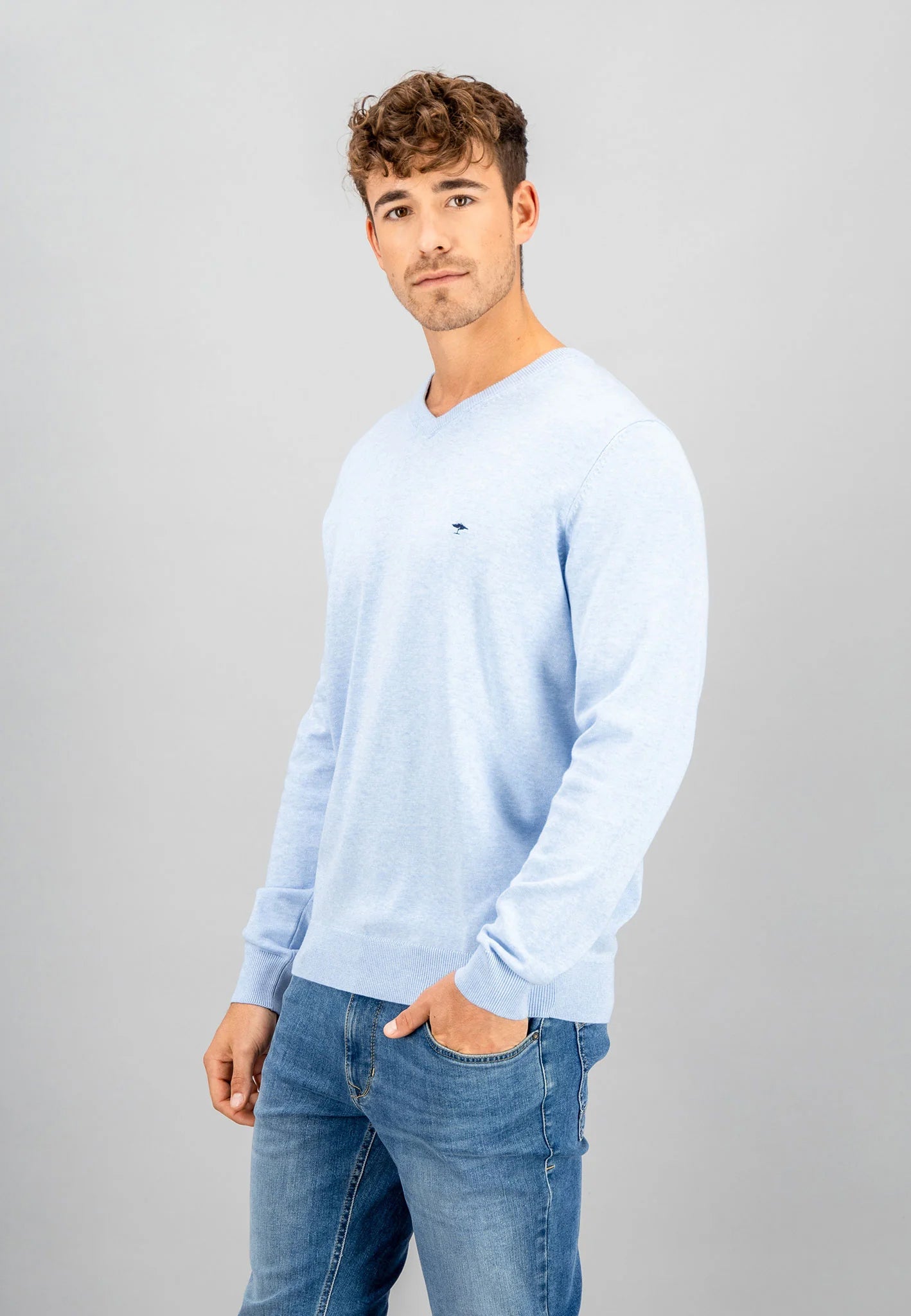 SOFT COTTON SWEATER WITH A V-NECK - Summer Breeze