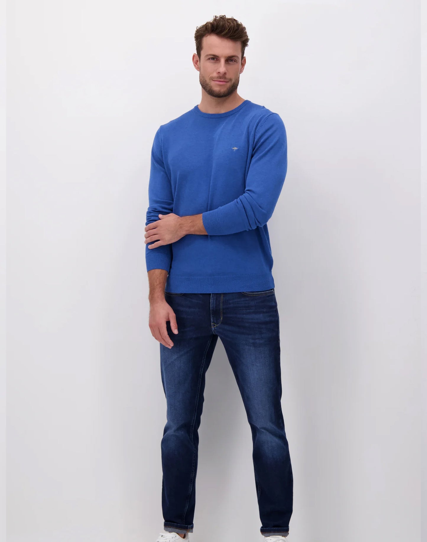 FINE-KNIT SWEATER WITH A CREW NECK - Navy