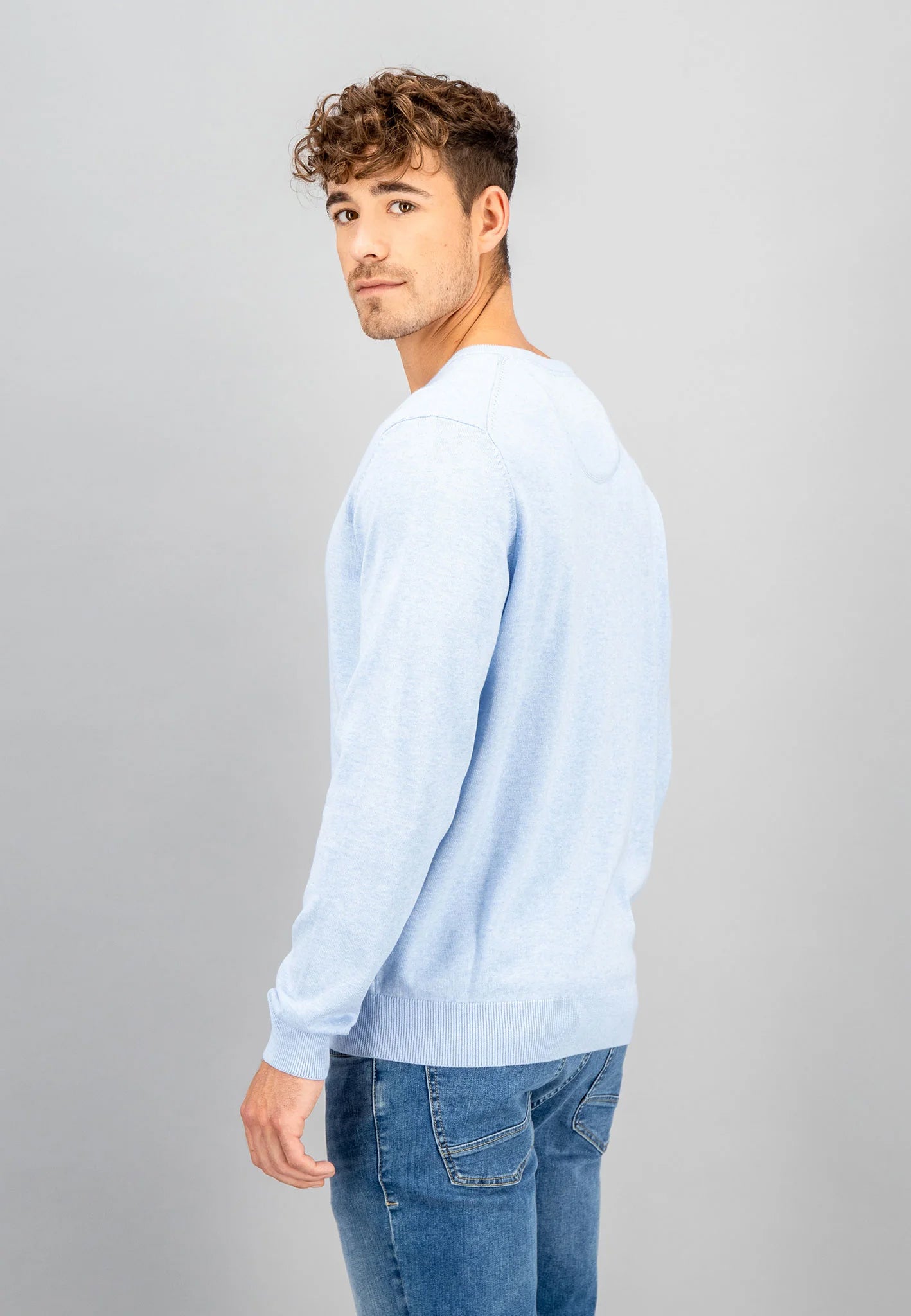 SOFT COTTON SWEATER WITH A V-NECK - Summer Breeze