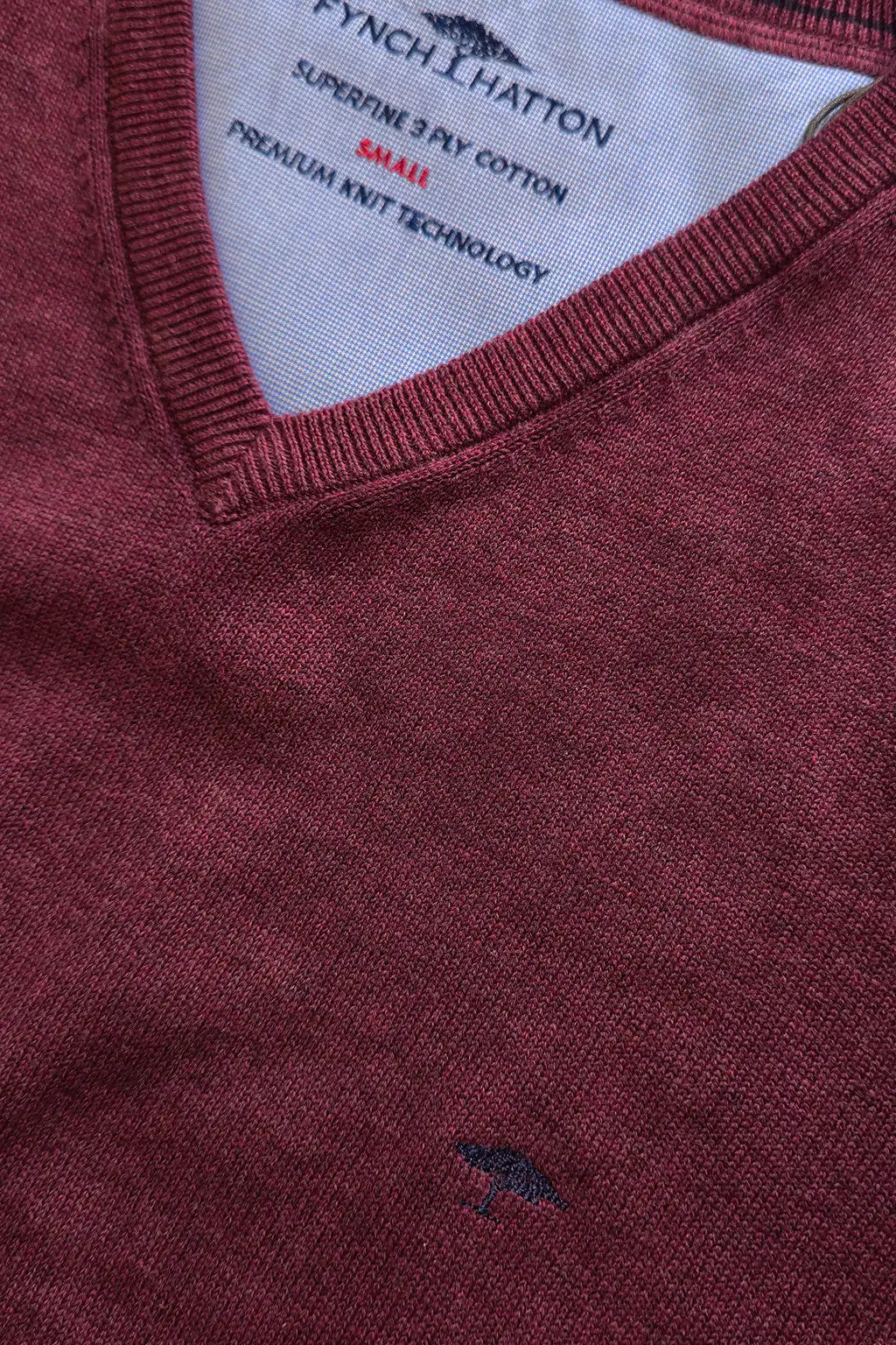 SOFT COTTON SWEATER WITH A V-NECK - Deep Merlot