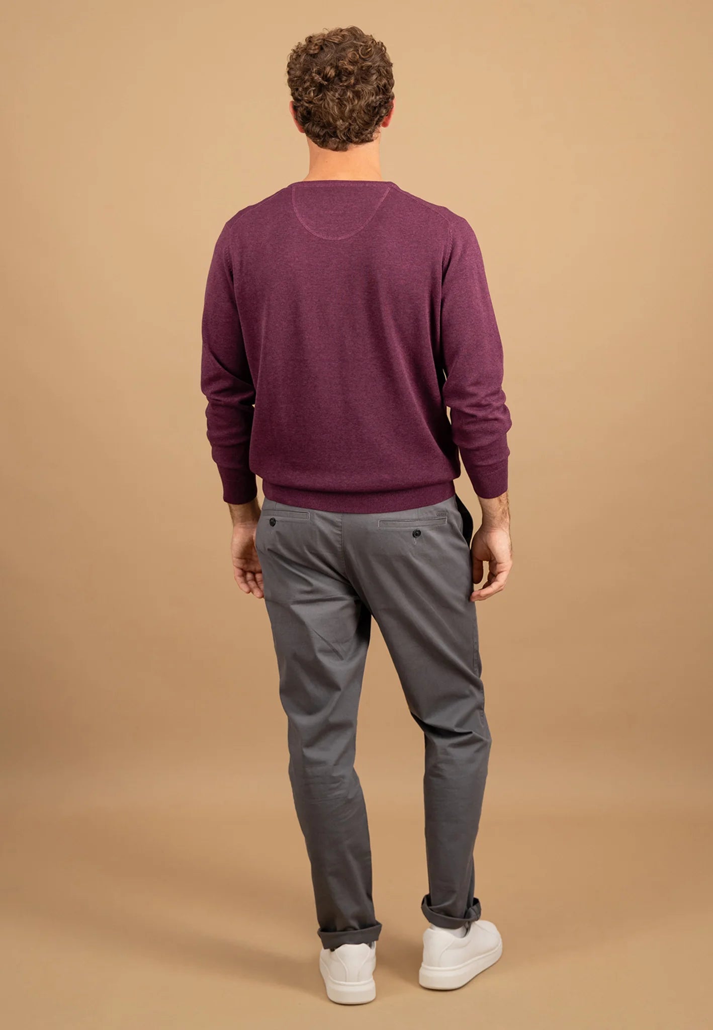 SOFT COTTON SWEATER WITH A V-NECK - Deep Merlot