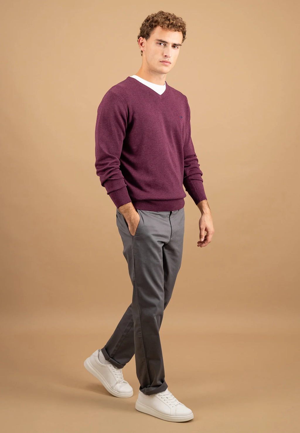 SOFT COTTON SWEATER WITH A V-NECK - Deep Merlot