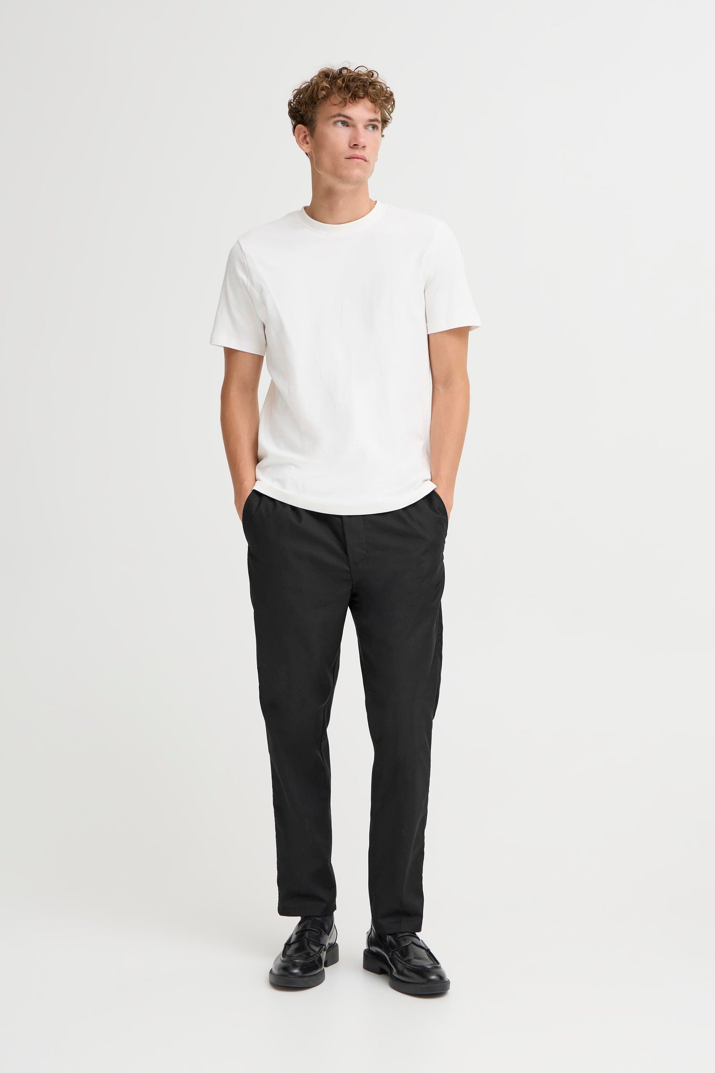 Relaxed Fit Pleated Trousers - Black