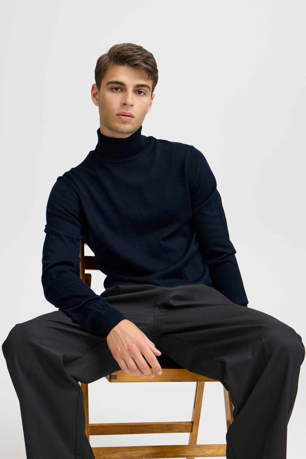 Wool-Blend Super-Fine Knitted Roll-Neck - Navy
