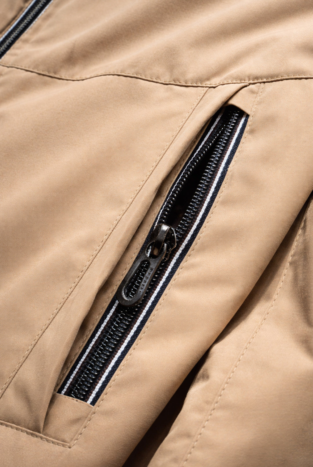 Bugatti Lightweight Showerproof Raincoat – Beige