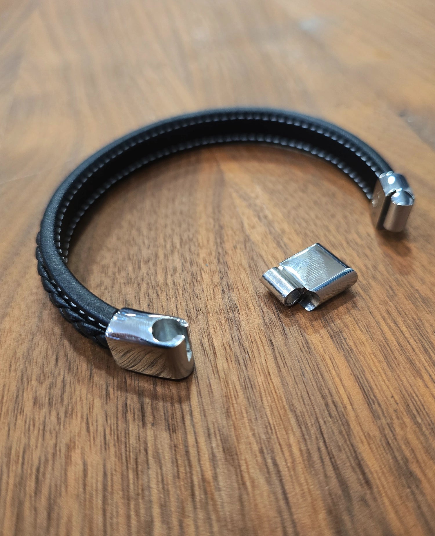 MagRelief - Leather Bracelet - Black MR028