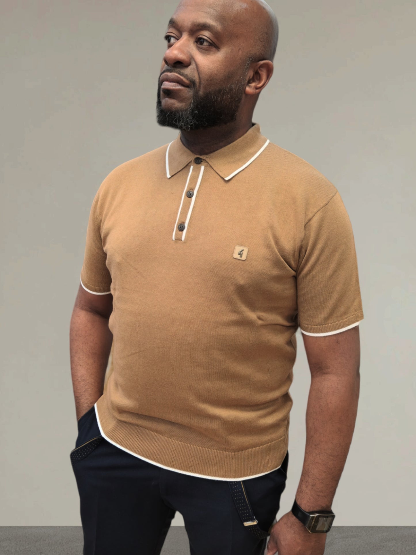 Gabicci Vintage - Short Sleeve Knitted Polo - Camel