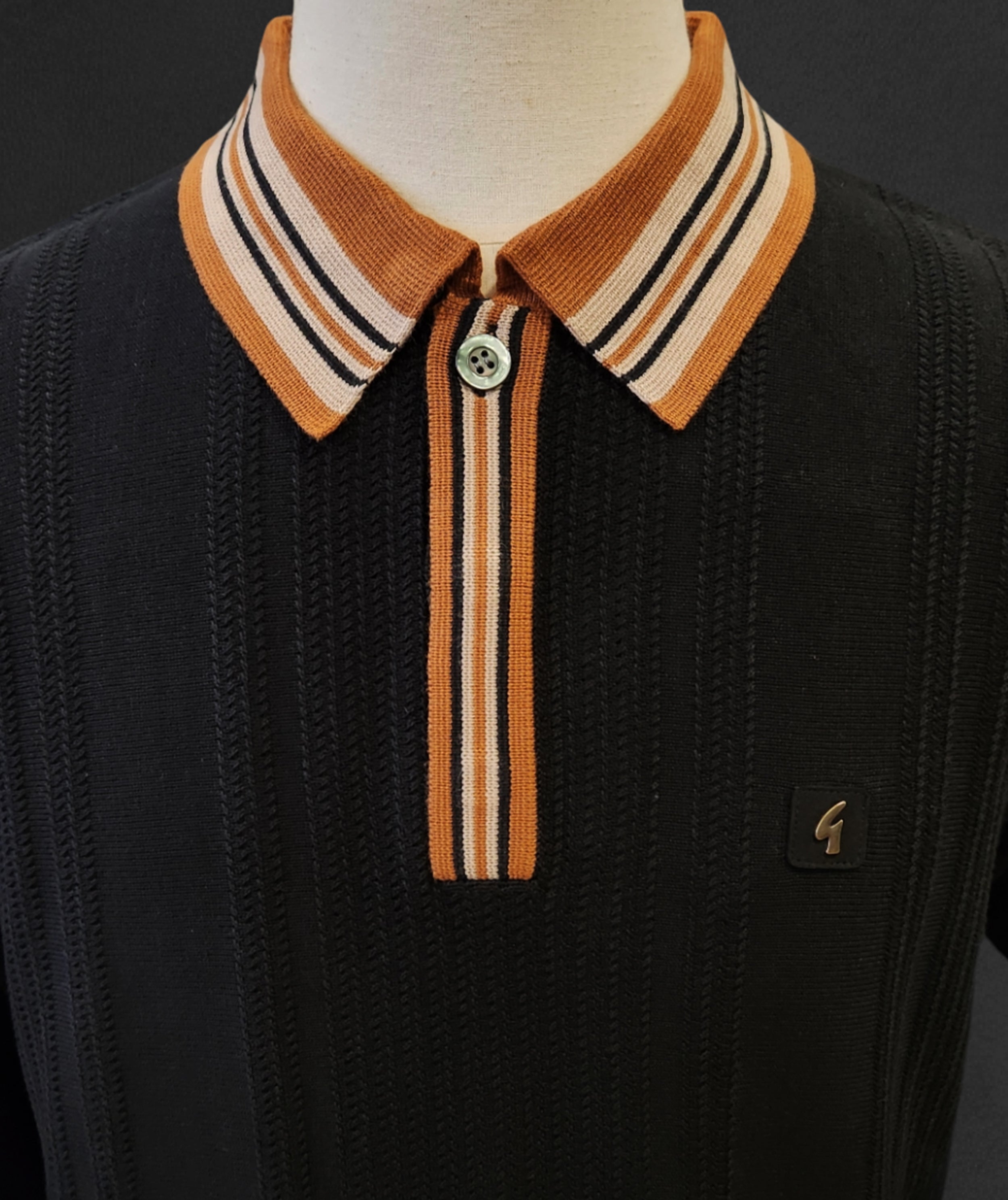 Gabicci Vintage - Long Sleeve Knitted Polo - Black / Walnut