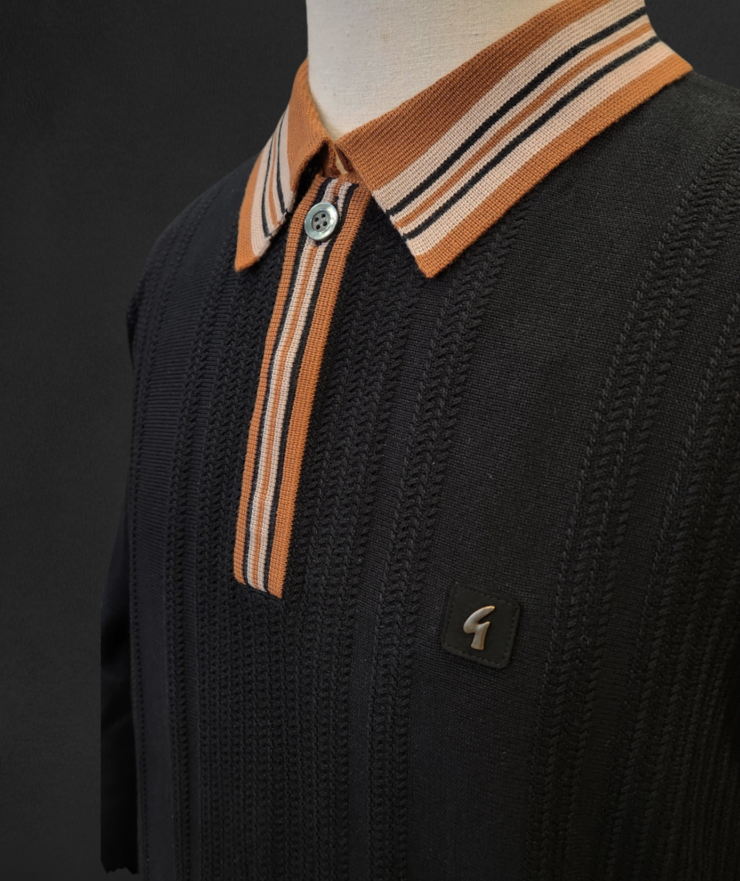 Gabicci Vintage - Long Sleeve Knitted Polo - Black / Walnut